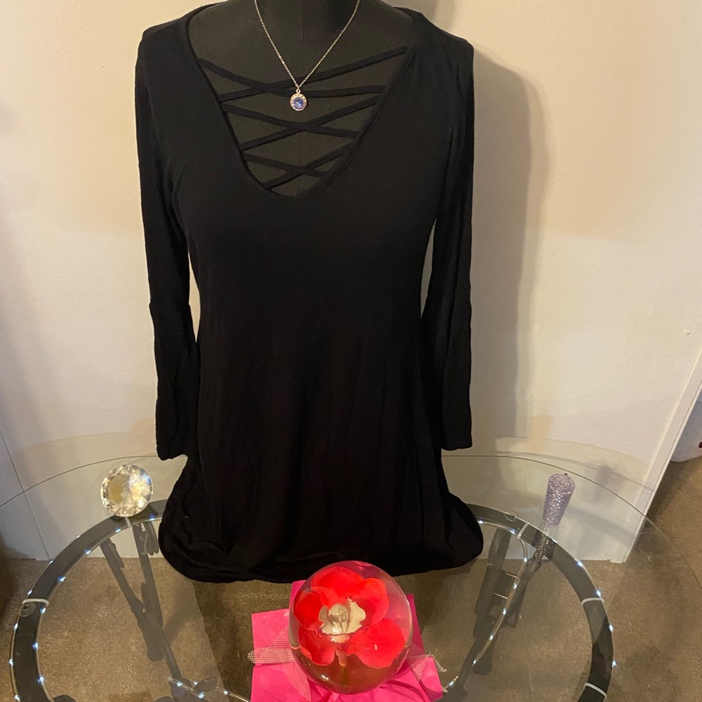 Chic Black Crisscross Long Sleeve Blouse